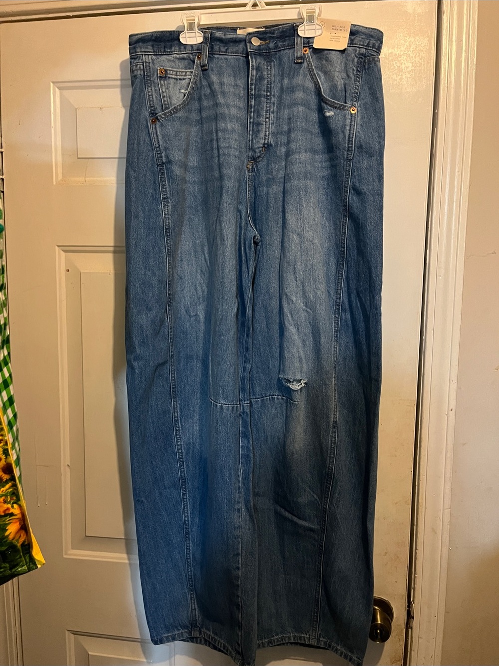 Universal Thread Medium Blue Flare Wide-Leg Jeans